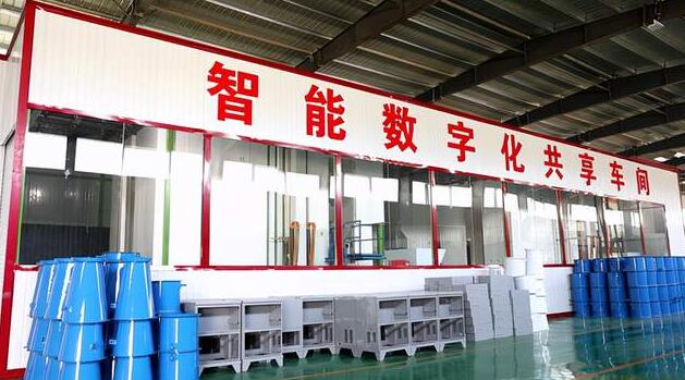 噴(pen)塗設備在生活(huo)中起到(dao)很大的作(zuo)用(yong)，在(zai)運用噴塗設備的時(shi)候(hou)應該(gai)畱(liu)意(yi)哪些(xie)問(wen)題呢？